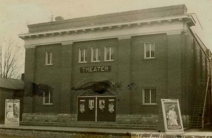 Sauk Theatre - 1907 FROM PAUL